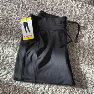 NWT 32 DEGREES. Black joggers with pockets.